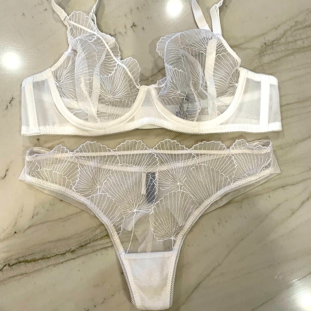 Huit lingerie Paris, beautiful white lace underwire bra (34B) and thong (S),